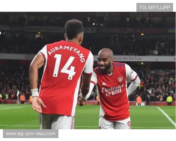 切尔西边路速度冲击利兹联，古斯托狂奔70米送出精准传球