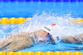 乐鱼体育在线网站-CBA球队重视教练团队建设，cba教练布置战术