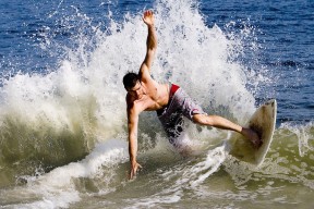 乐鱼体育 vip注册-全黑队传球与突破一气呵成，敌方防线被频频突破，全黑队战舞