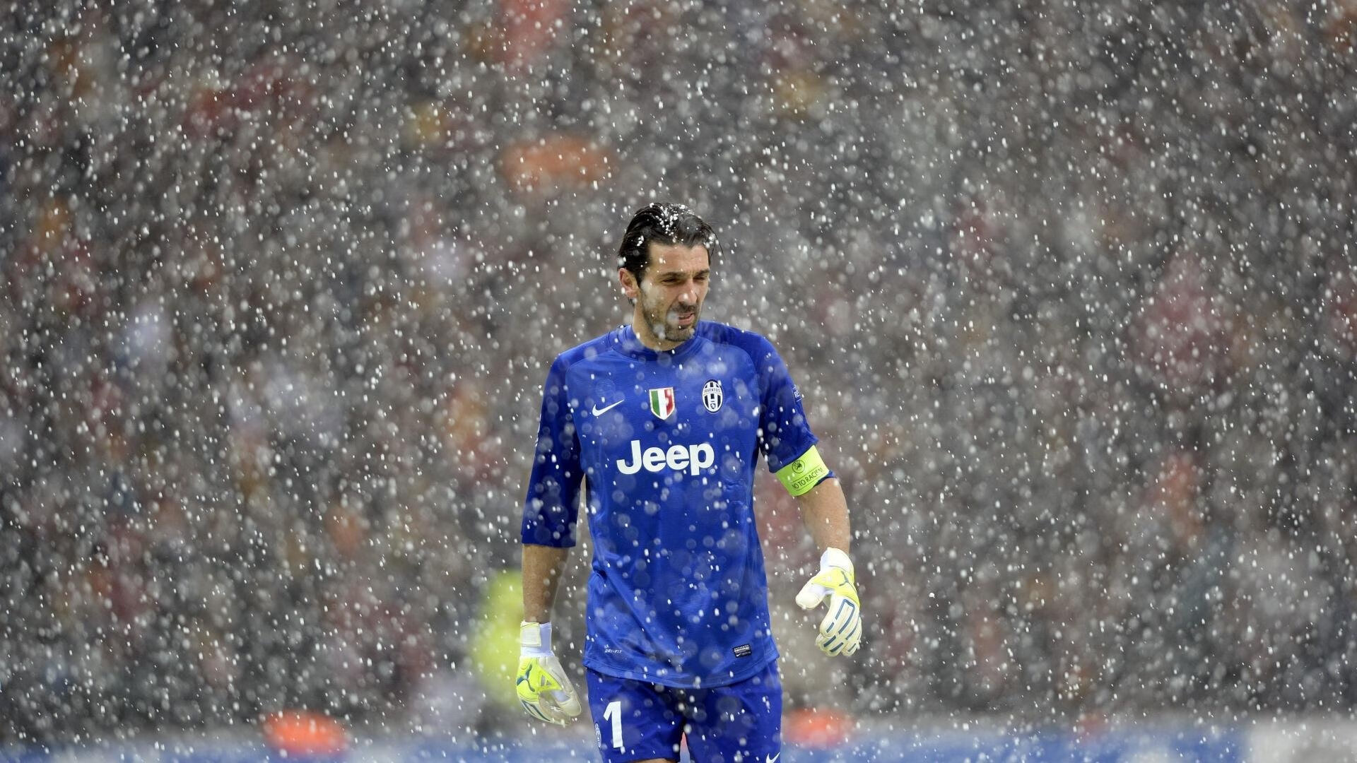 “东安湖体育公园铁人三项：泳池、跑道、赛道挑战极限体力”