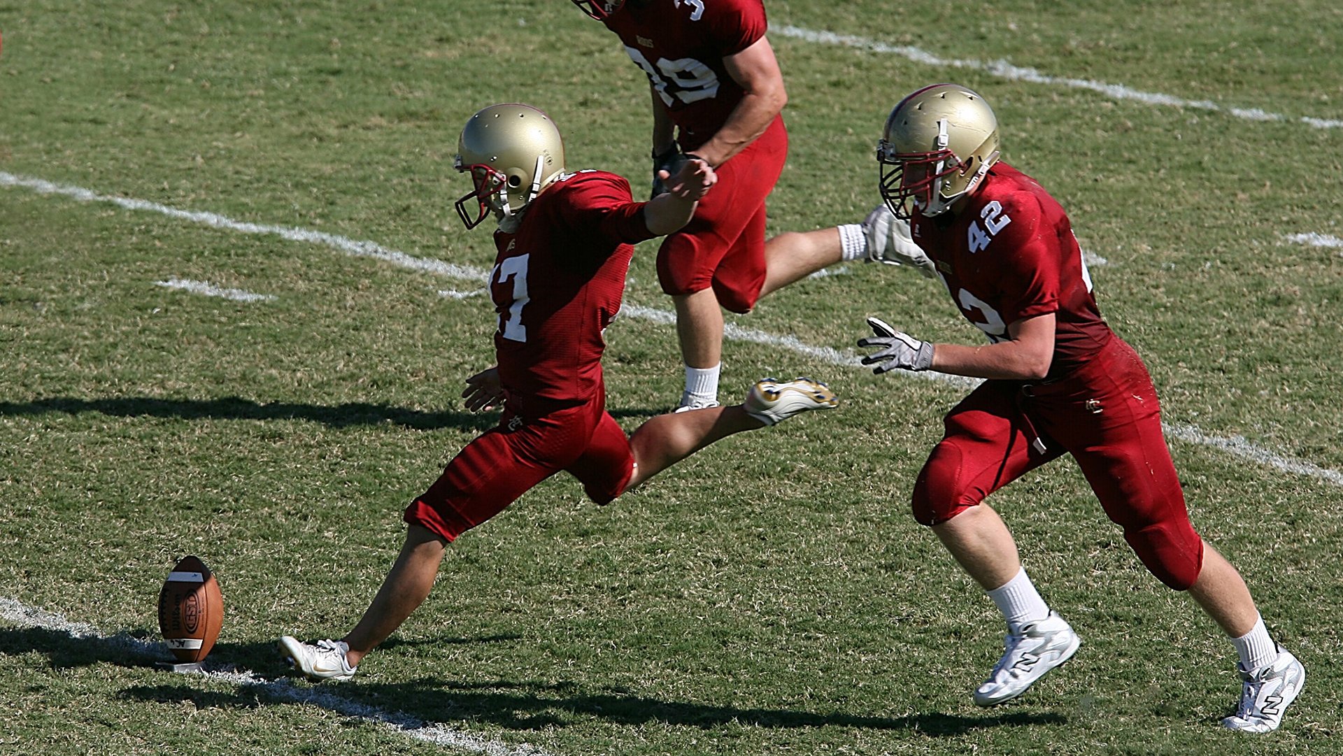 “腰旗式美式橄榄球:东部新区赛场首次亮相”