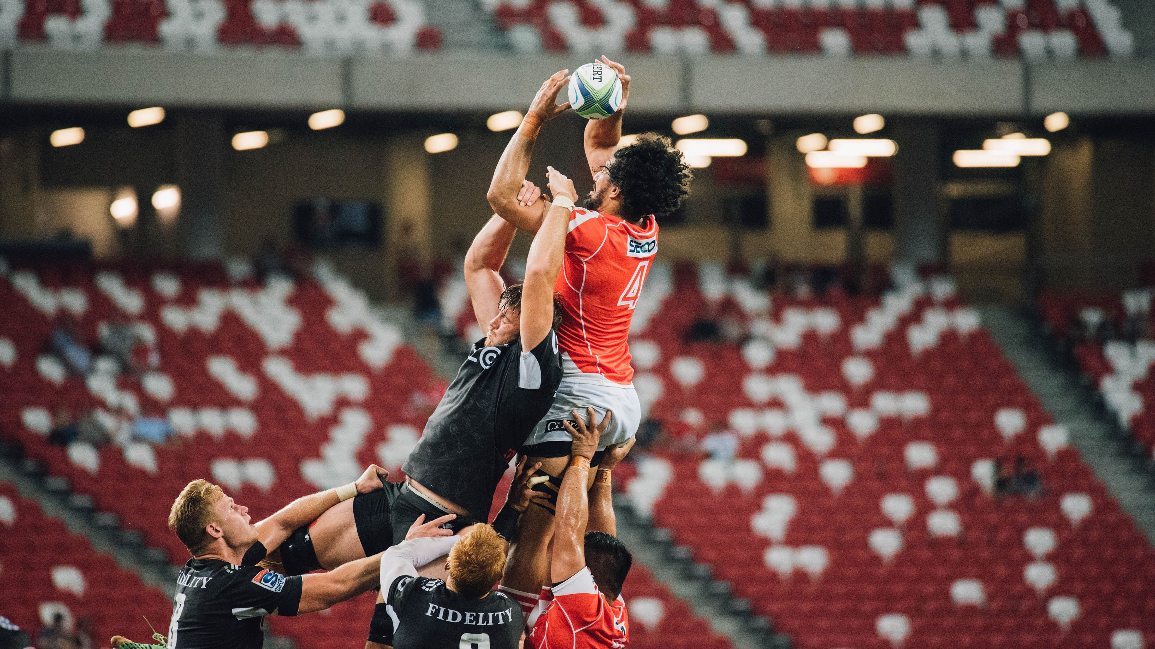 亚特兰大三中场组合展现高度默契，亚特兰大中锋